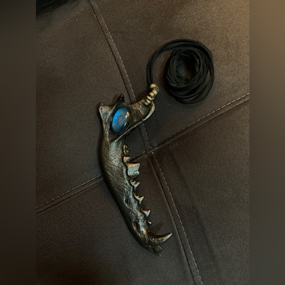 S O L D Ethically Sourced Coyote Jawbone With Labrodorite - Picture 3 of 7